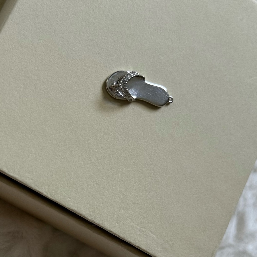 Vintage white gold and diamond flip flop charm